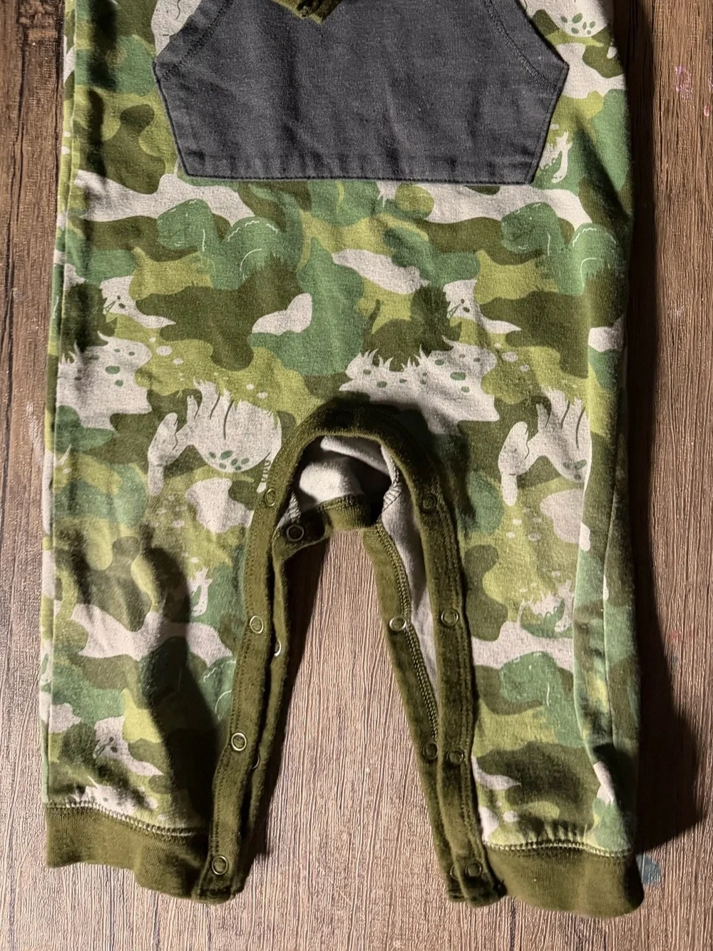 Cat & Jack Green Camo and Gray Long-Sleeve Pajama Top